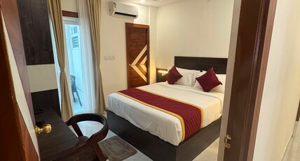 WHITE CUBEE Room Type - Deluxe Room