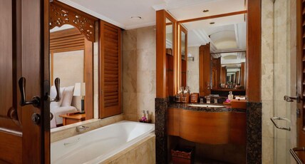 Nusa Dua Beach Hotel & Spa - Handwritten Collection Room Type - Palace Club Room with 2 single beds