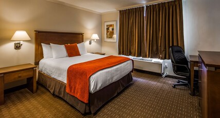 Best Western Plus Guildwood Inn Room Type - 1 Queen Bed, Non-Smoking, Exterior Entrance, Ground Floor, High Speed Internet Access Best Western Plus Guildwood Inn Room Type - 1 Queen Bed, Non-Smoking, Exterior Entrance, Ground Floor, High Speed Internet Access