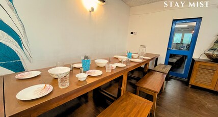 Greek Theme Room with Common Pool Room Type - Ezra