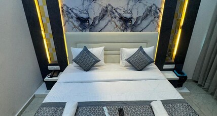 Vibes Inn Room Type - SUPER DELUXE LUXURY ROOM