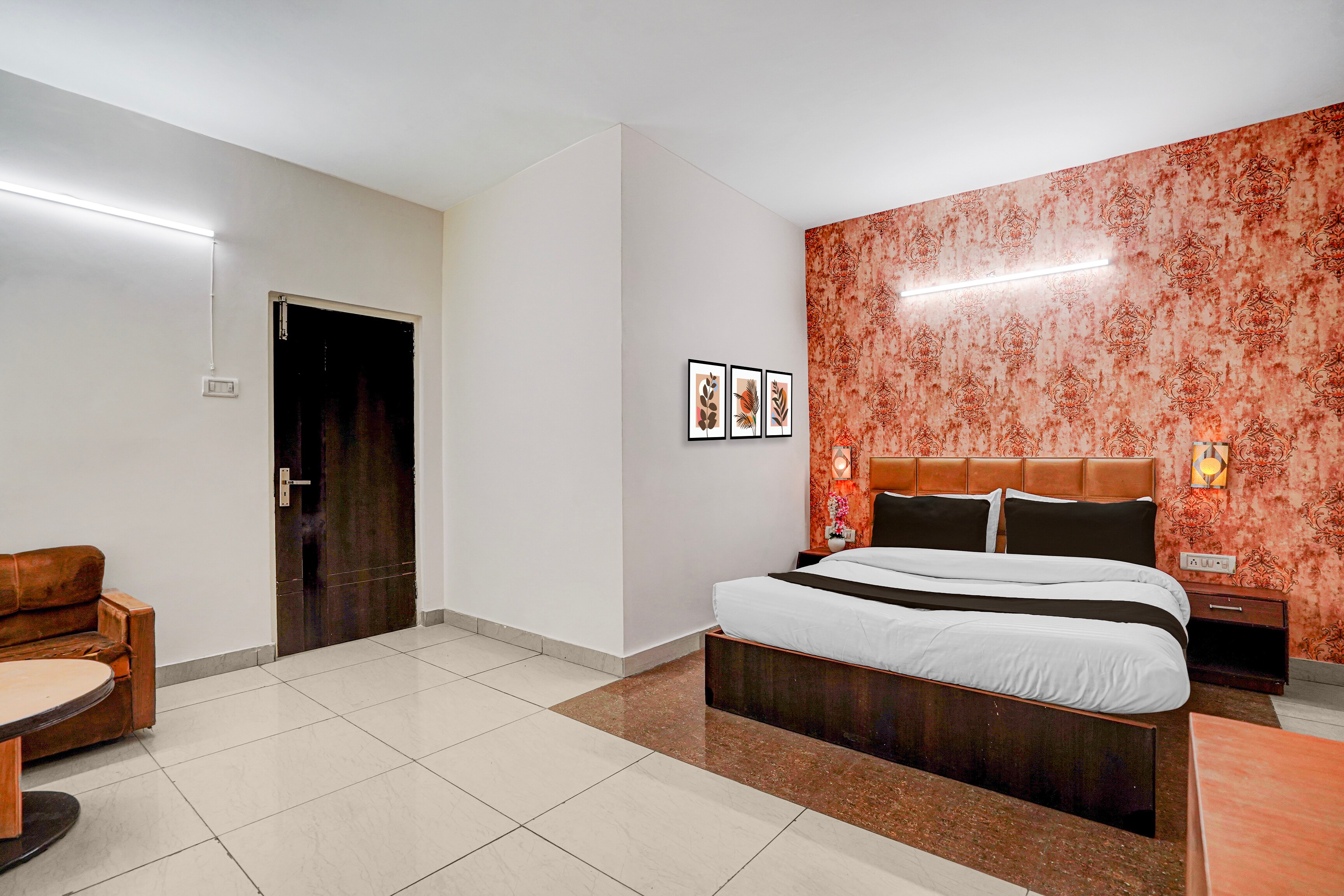 Super Hotel O by OYO Clock Tower Ludhiana Formerly Greatwall - Tap to explore photos