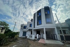 Shreenath Bed N Breakfast Hotel