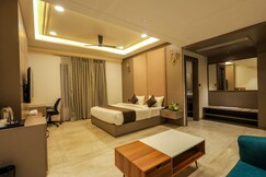 The Golden Tree | A Luxe Stay