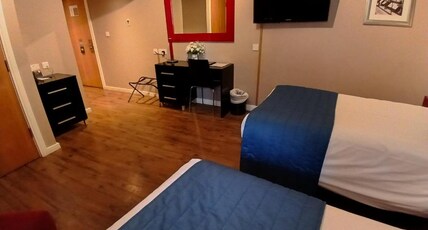 Royal Hotel Cardiff by Belvilla Room Type - Standard Twin Room Royal Hotel Cardiff by Belvilla Room Type - Standard Twin Room