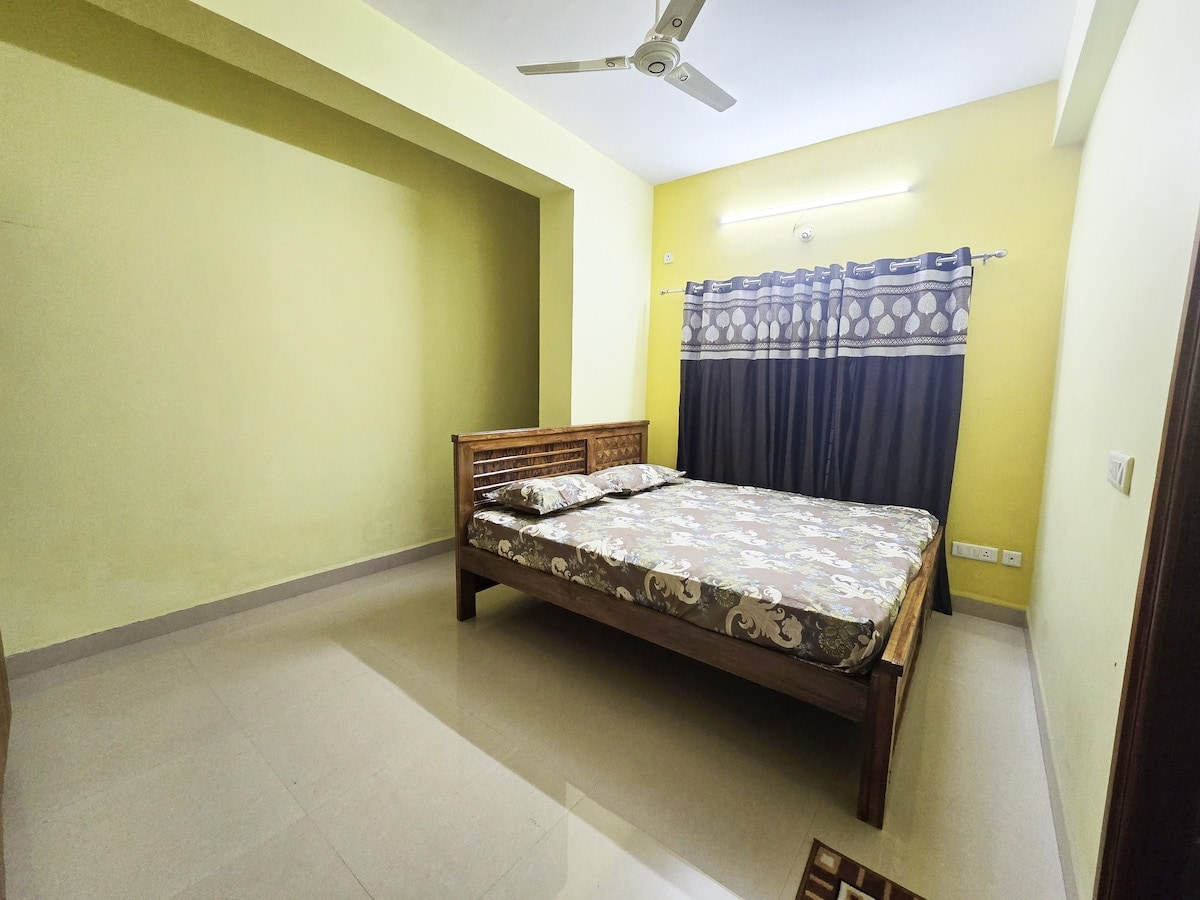 Stylish 2 BHK Apartment Lift Comfort - Tap to explore photos