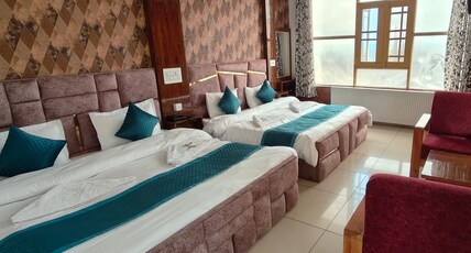 Hotel Gulmarg GS Residency, Kunzer Room Type - Deluxe Family Suite Room