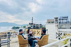 Hype Hostel Udaipur |Lake View Rooftop