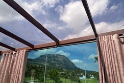 Twin Glass Room - Glenville Hill View Villa