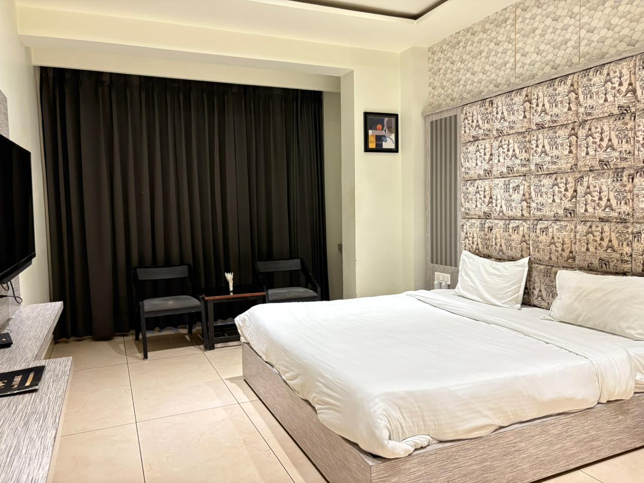 HOTEL MARK - Tap to explore photos