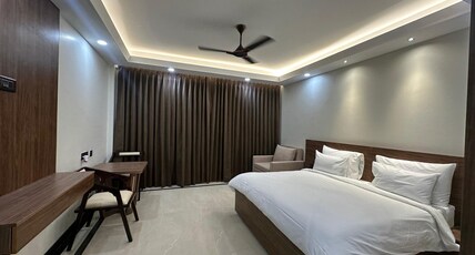 BRIJ SEWA SADAN PAYING GUEST HOUSE Room Type - Deluxe Room with Balcony