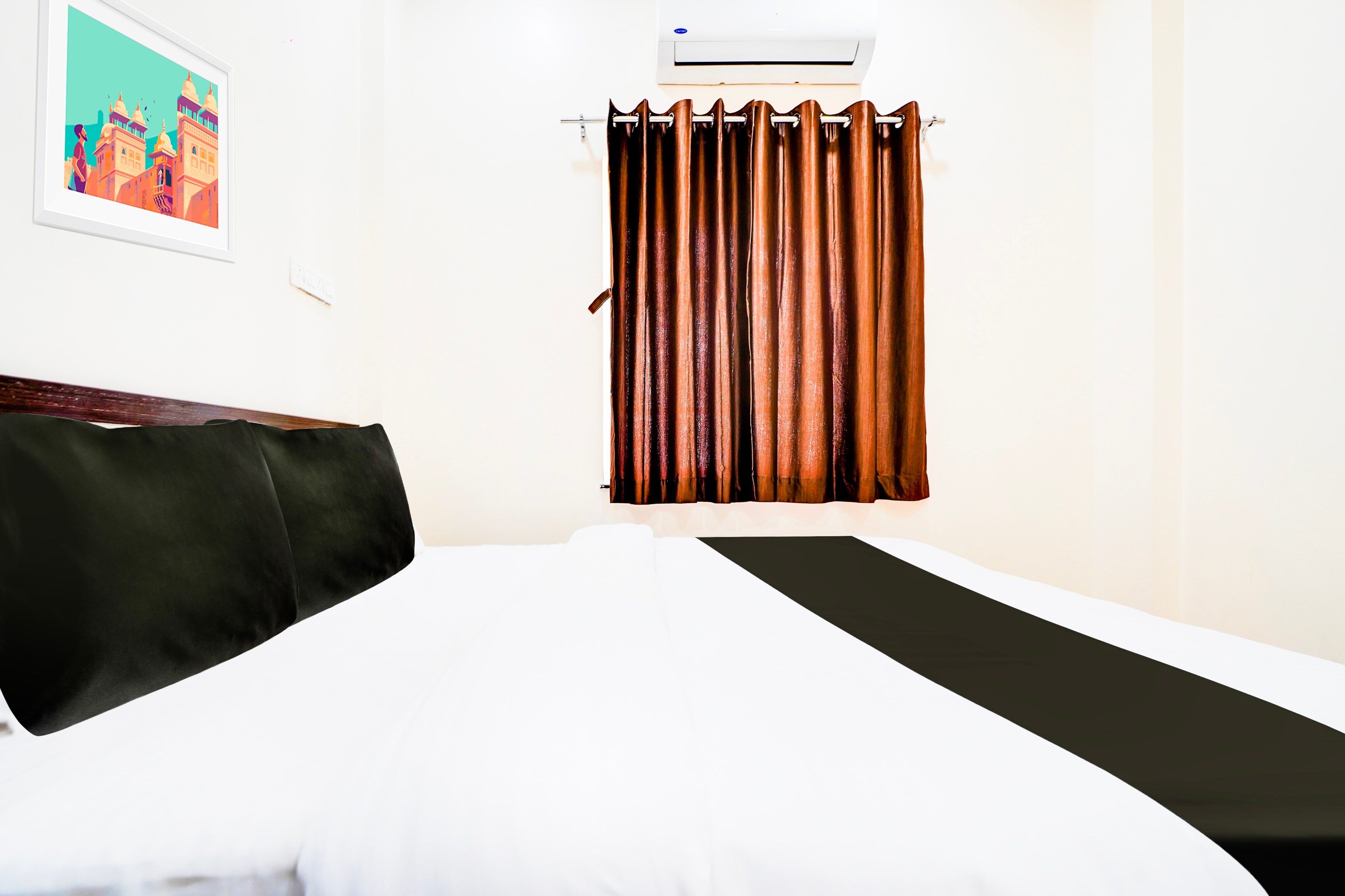 Hotel O UTS STAY IN - Tap to explore photos
