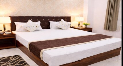 HOTEL SHAHI PALACE Room Type - Deluxe Room