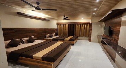 Hotel Neelam Inn Room Type - Quadra AC Room