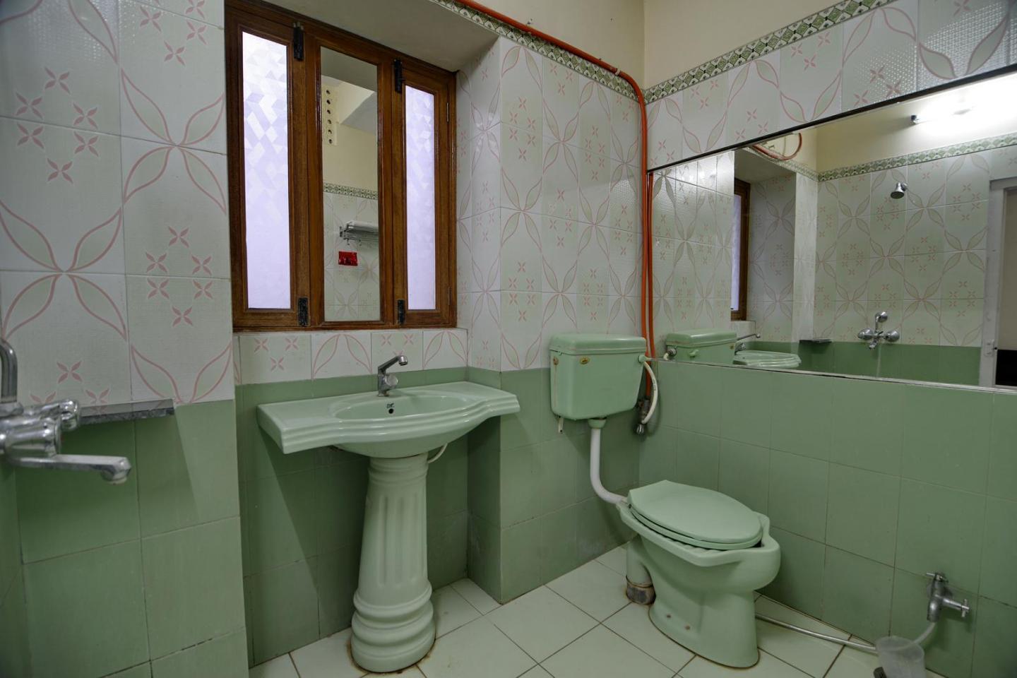 Daulat hotel - Tap to explore photos