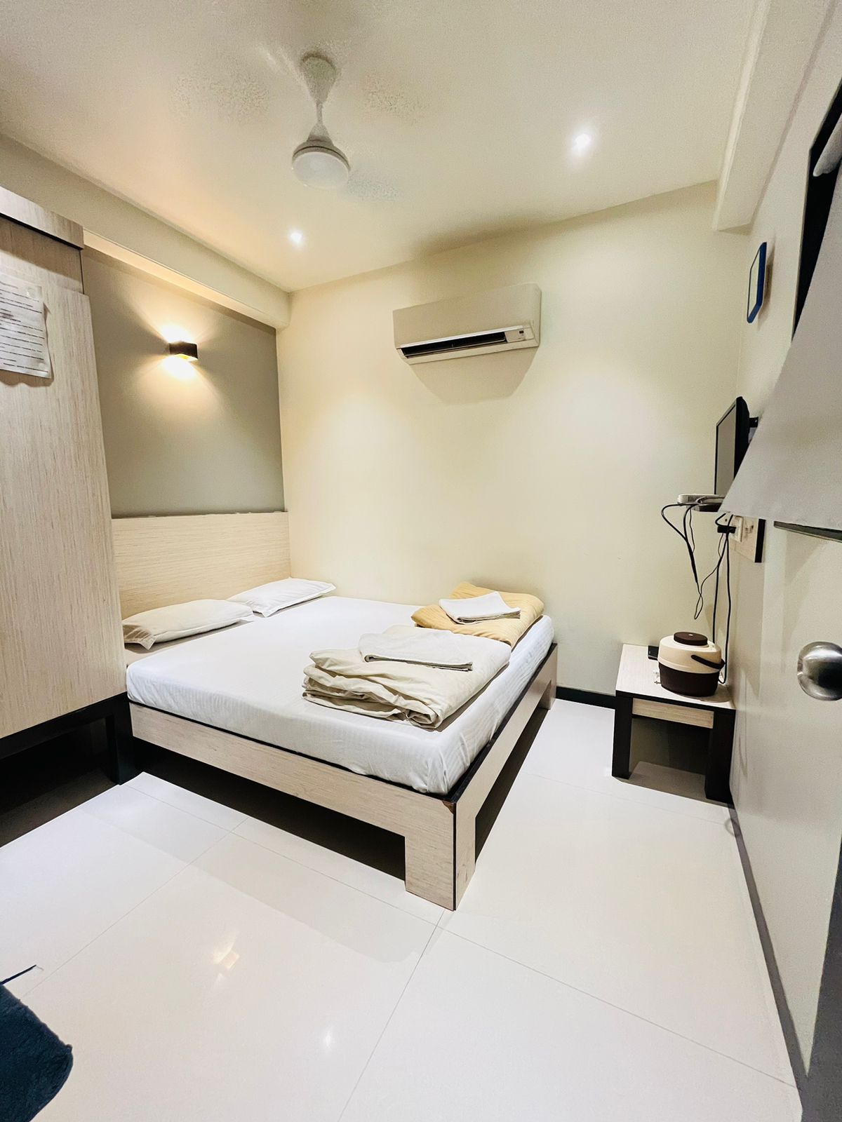 HOTEL MADNI ROYALE (50 Mtrs from Dargaah) - Tap to explore photos