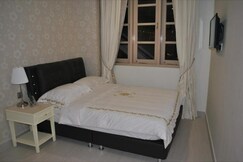 Jayleen Clarke Quay Hotel