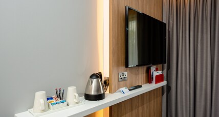 Holiday Inn Express CANTERBURY Room Type - 1 Double Accessible with Free Hot Breakfast Holiday Inn Express CANTERBURY Room Type - 1 Double Accessible with Free Hot Breakfast