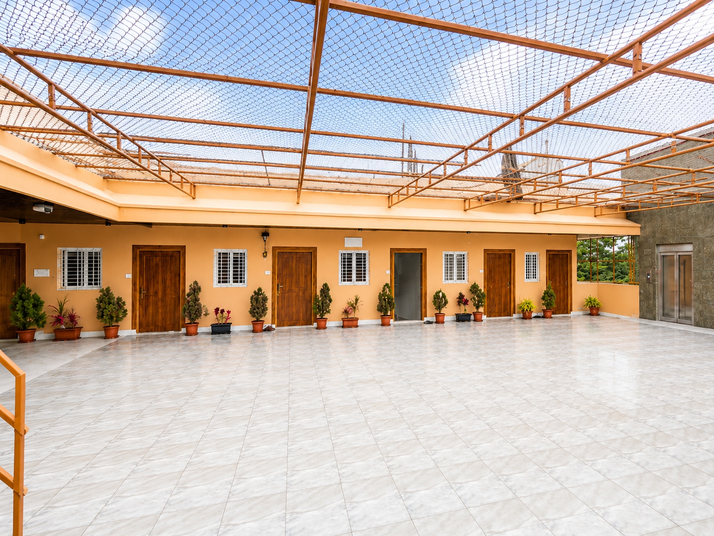 HOTEL RAGHAVENDRA GRAND INN - Tap to explore photos