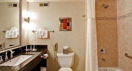 DoubleTree by Hilton Pleasanton at The Club Room Type - 2 DELUXE QUEEN BEDS