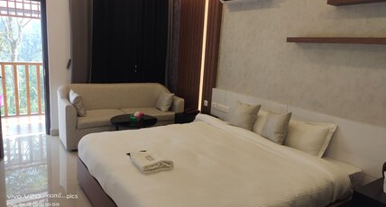 Lavender Resort Room Type - AC SUIT BALCONY VIEW