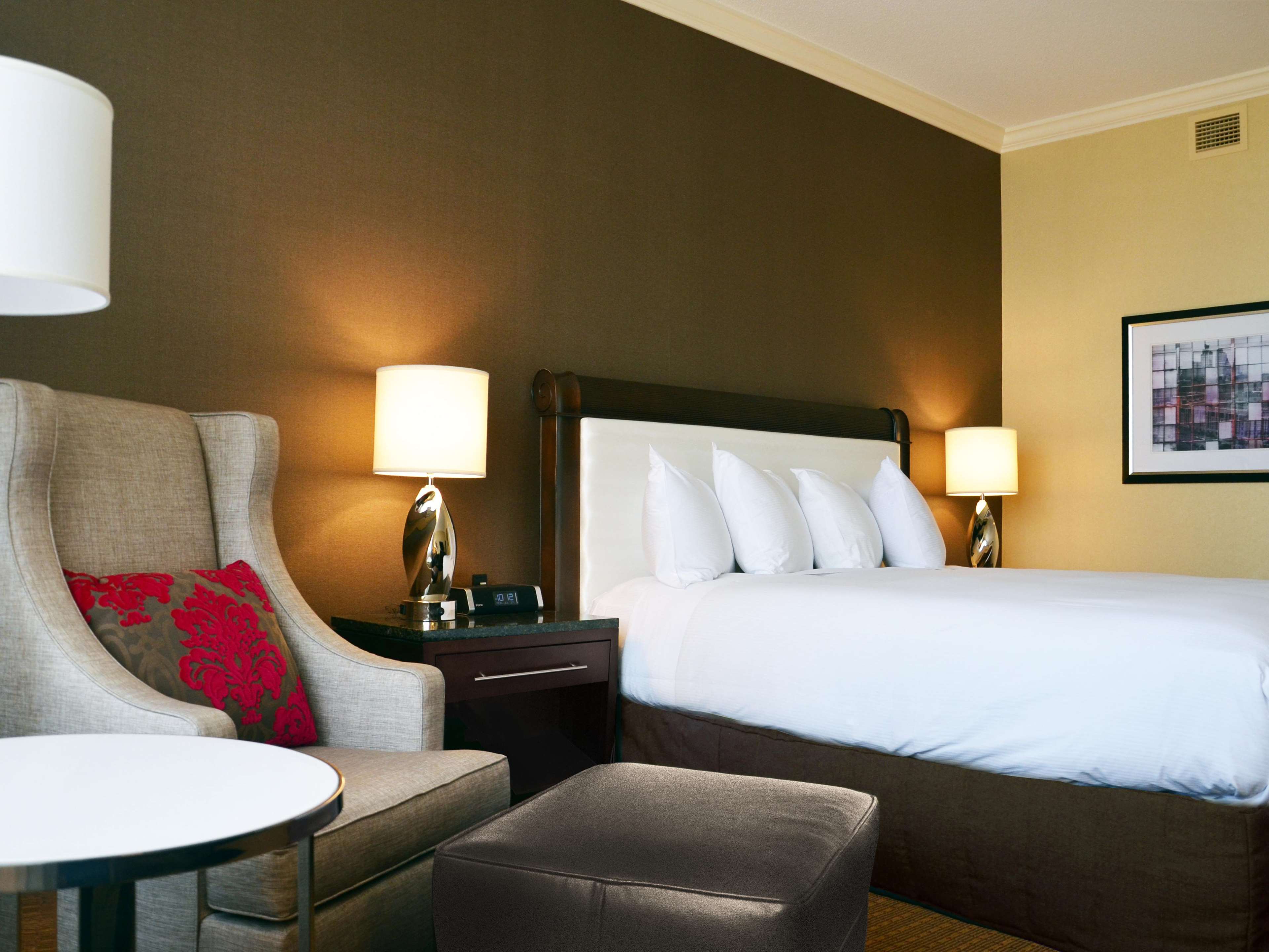 Hilton Minneapolis - Tap to explore photos