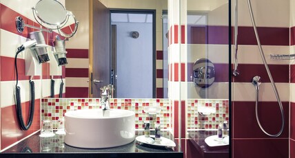 Mercure Muenchen City Schwabing Room Type - Deluxe room with double bed, courtyard