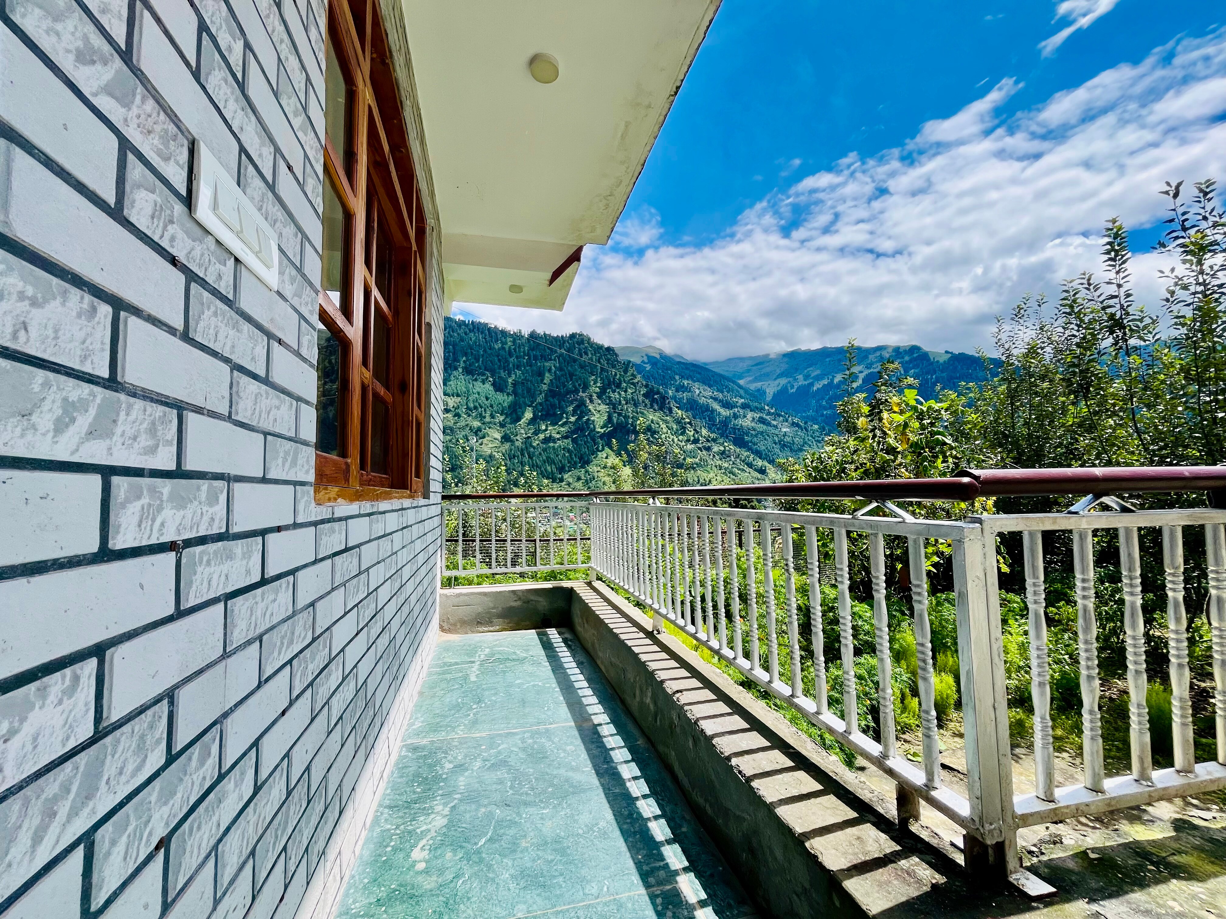 Dishaaz Baari - Tap to explore photos