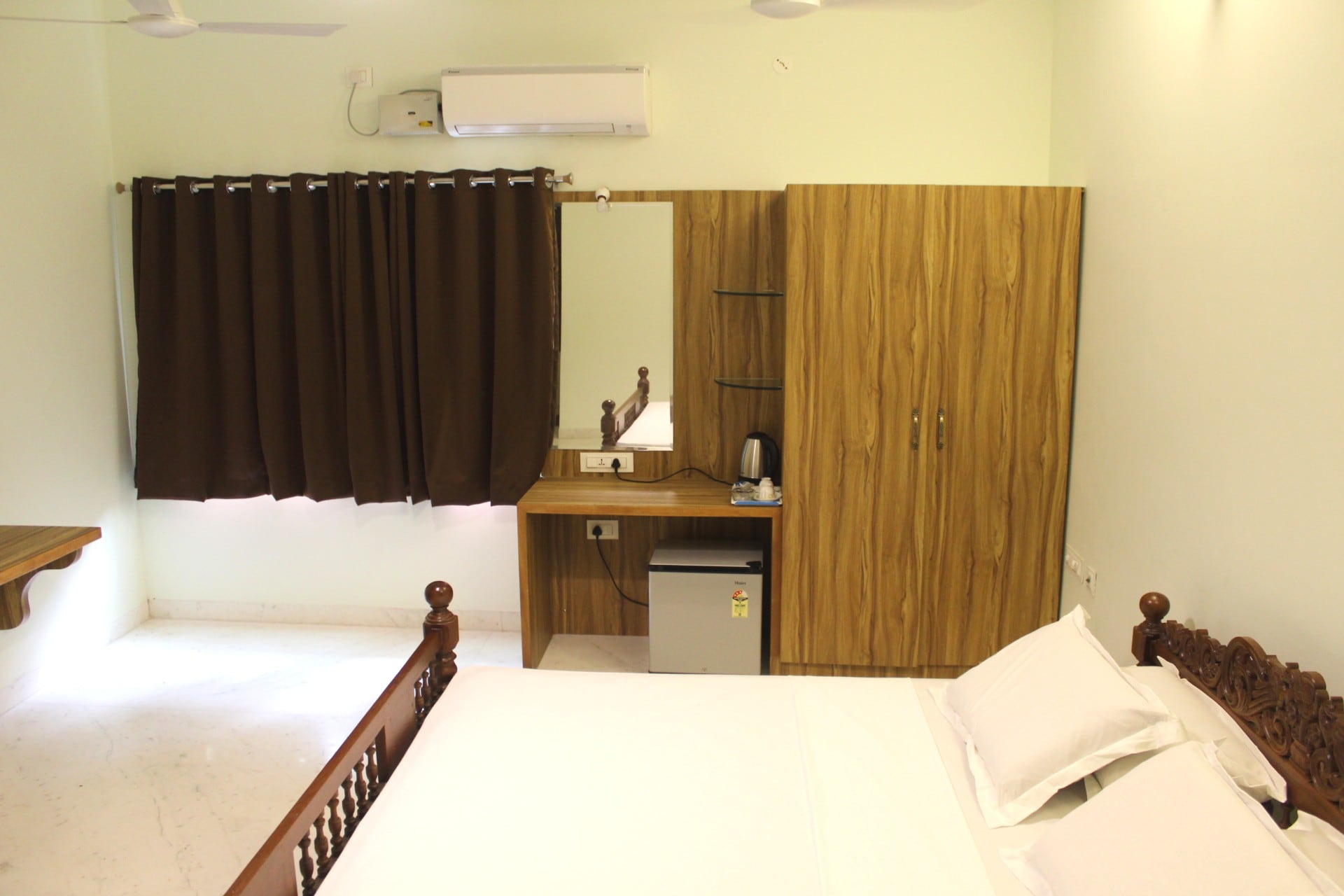 Indian Residency | Rooms & Guided Treks - Tap to explore photos