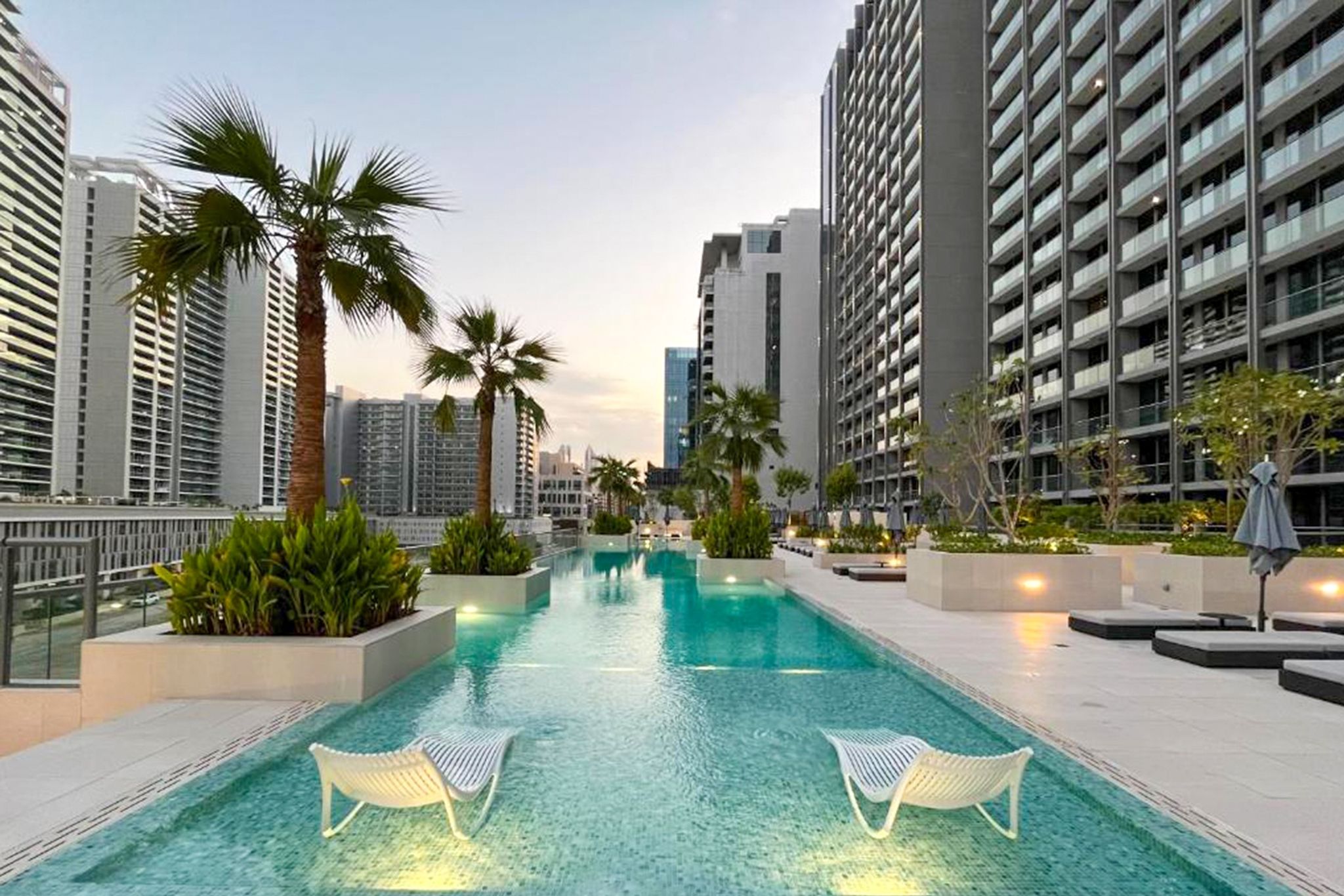 ELIVAAS Curated Modern Studio Near Dubai Mall, Walk to Dubai - Tap to explore photos