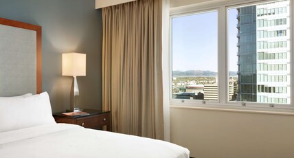 Embassy Suites Denver - Downtown/Convention Center Room Type - 1 KING MOUNTAIN VIEW NOSMK