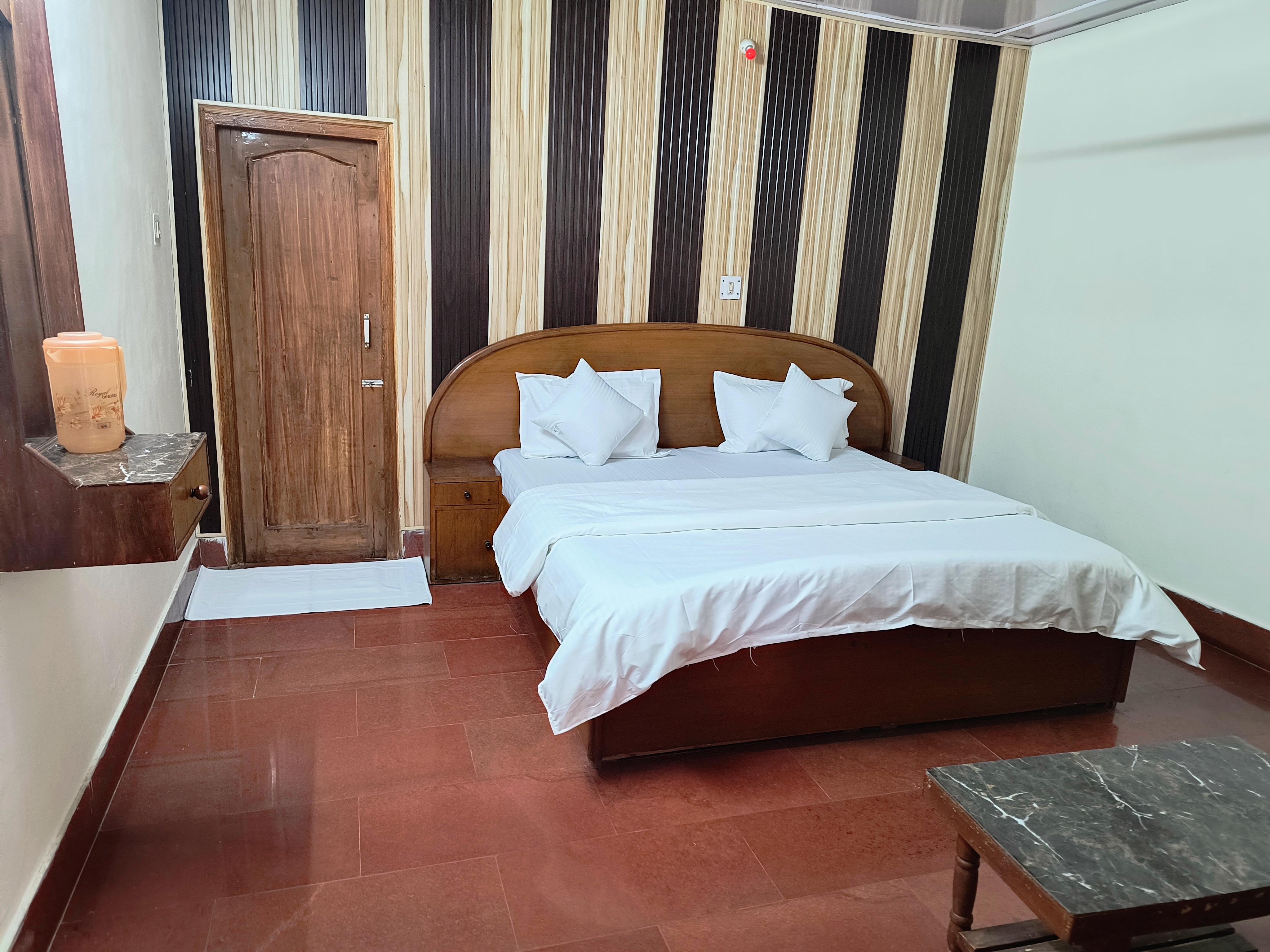 Hotel Binny Dalhousie - Tap to explore photos