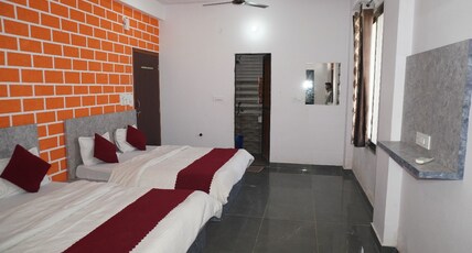 Hotel Shiv Geeta Room Type - AC Luxury Triple Room(1 double 1 single bed)