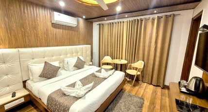 Hotel Skylark by Gabrian Hotels Room Type - Executive Room with Balcony and Terrace View