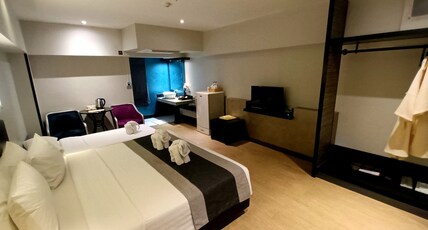 Nouvo City Hotel Room Type - Superior Classic Double Room with Extra Bed