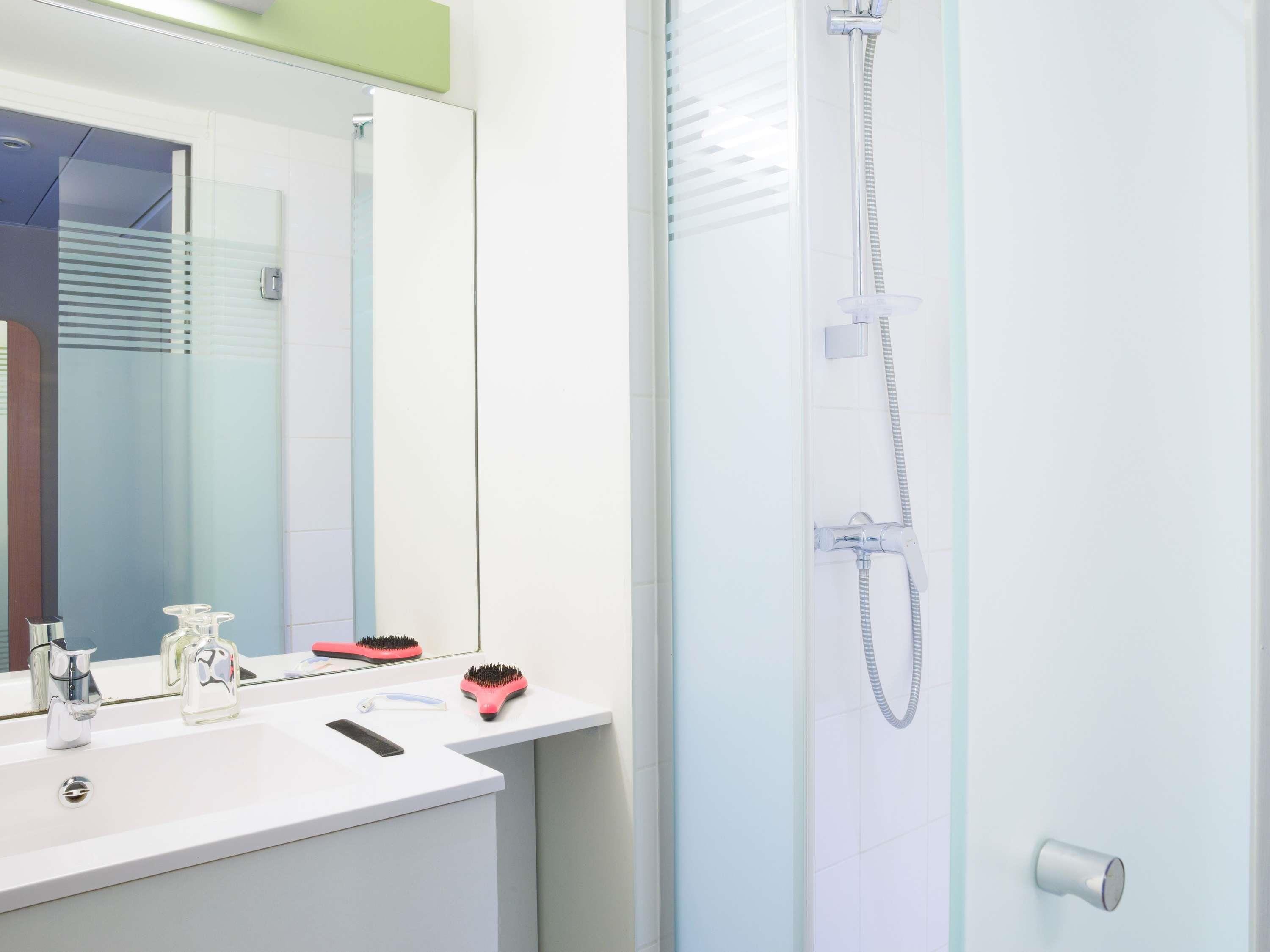 ibis budget Thonon Les Bains - Tap to explore photos