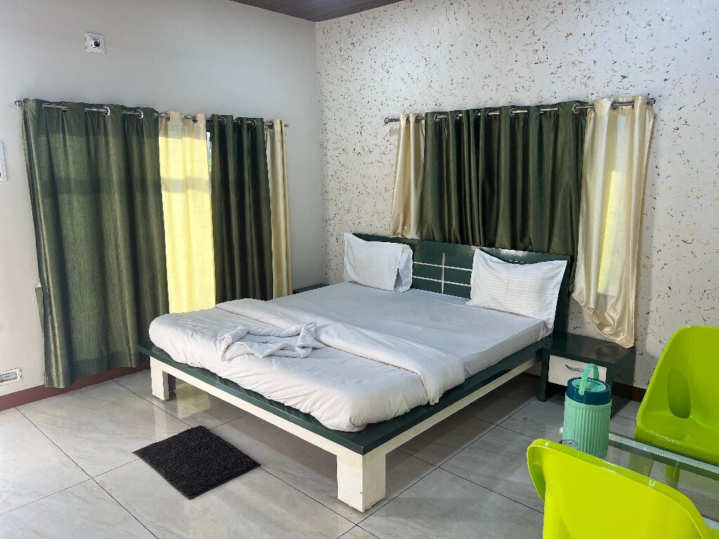 Safari Camp & Resort - Tap to explore photos