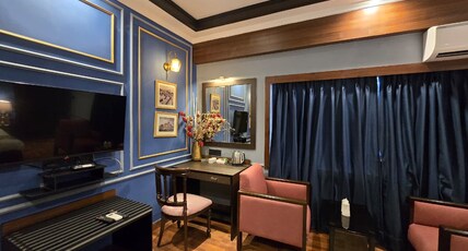 Hotel Trimoorti Room Type - The Calcutta Heritage Suite