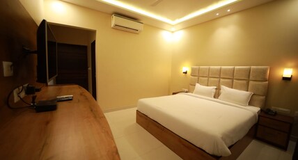 Hotel Neerja Inn Room Type - Deluxe Room