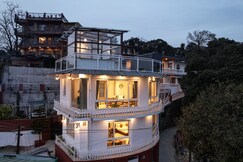 Nathuli | Entire 2BHK Rooftop Glasshouse with Jacuzzi