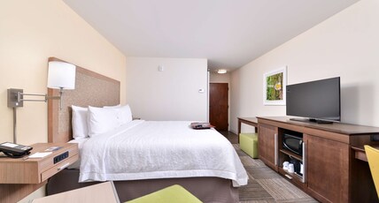 Hampton Inn Cartersville Room Type - 1 KING MICROWV FRIDGE NS