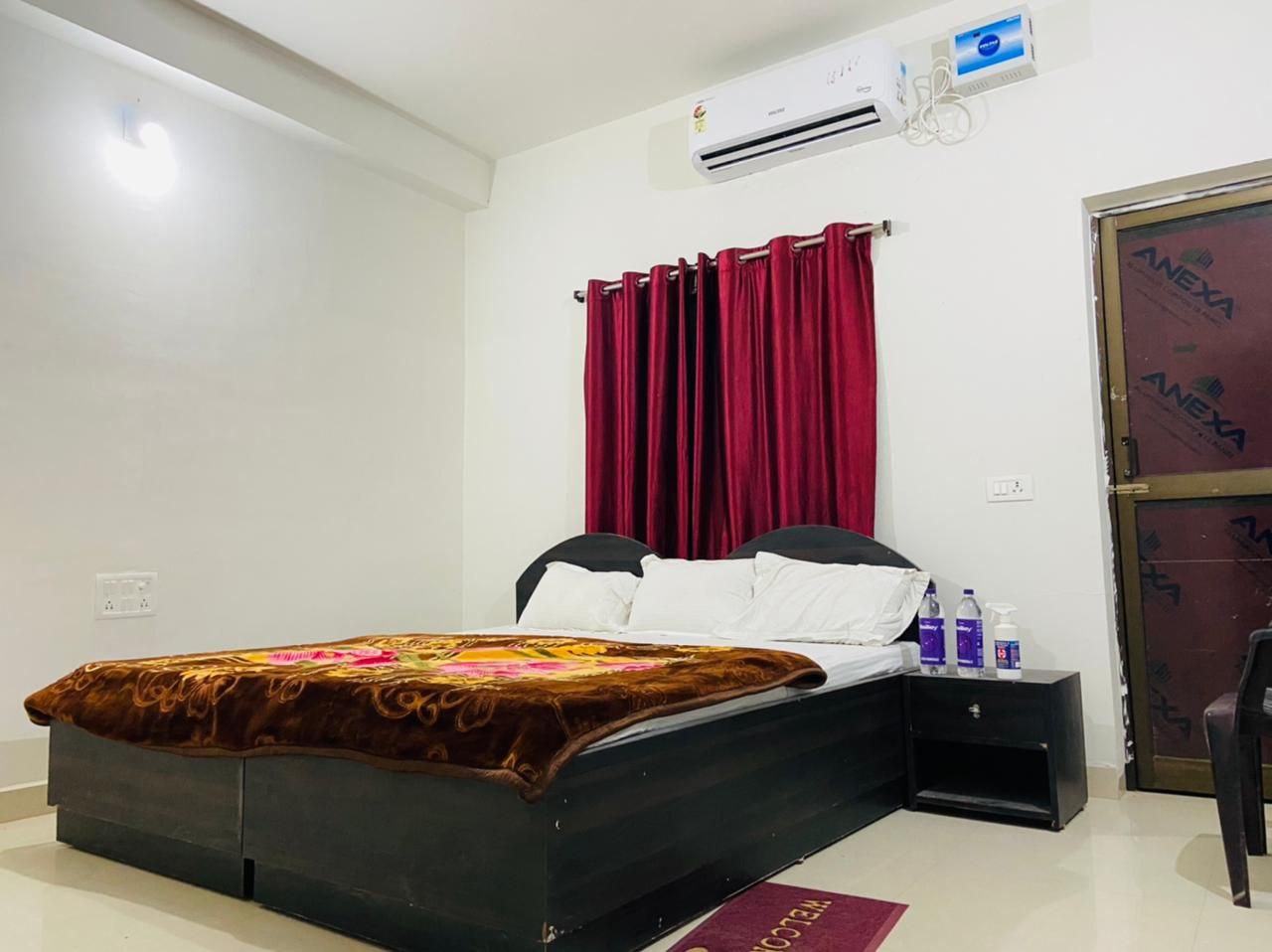 Gaurav Guest House, Bodhgaya - Tap to explore photos