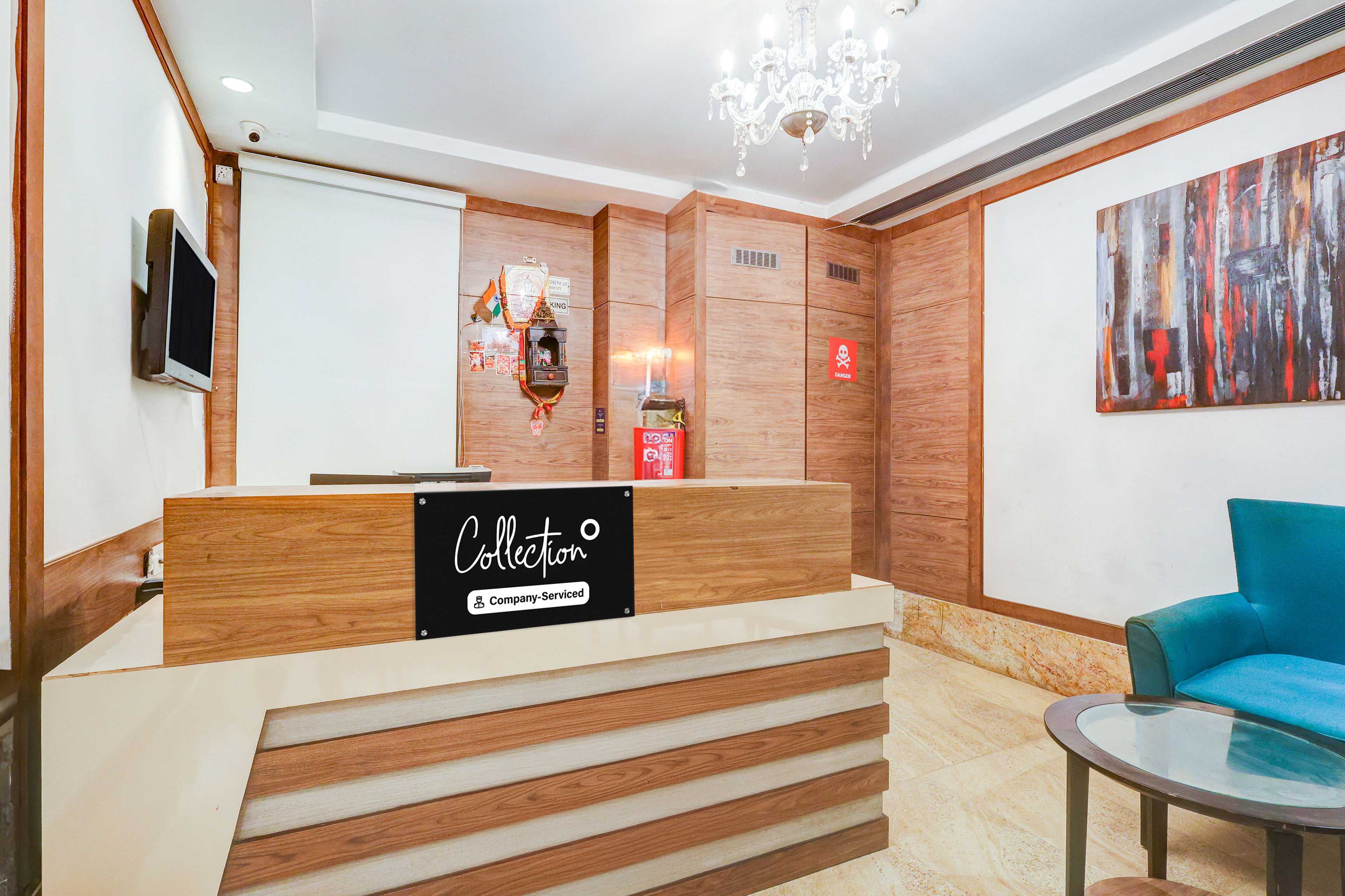 Super Townhouse Oak Chhatarpur Near Metro Park - Tap to explore photos