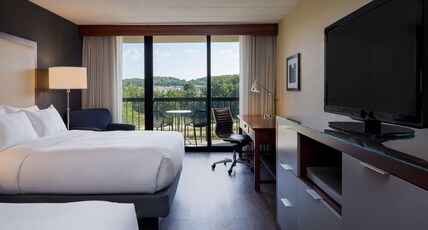 DoubleTree by Hilton Hotel Pittsburgh-Cranberry Room Type - 2 QUEEN BEDS WITH BALCONY