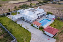 Surtaru Villa By Baywatch Stayzz