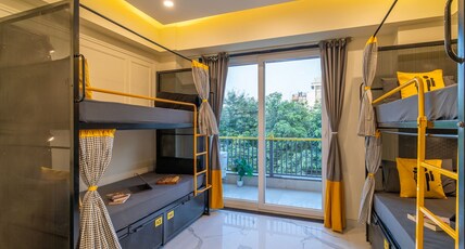 The Hosteller Gurgaon Room Type - Bed in 4 Bed Mixed Dormitory with Balcony and City View