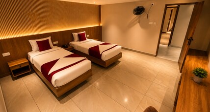 Hypolux Business Hotel Room Type - Super Deluxe Twin Bed AC