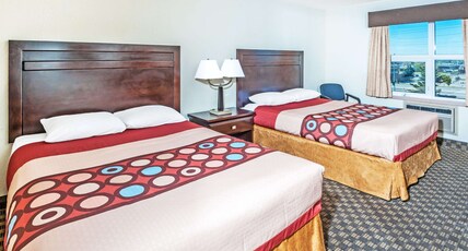 Super 8 by Wyndham Calgary/Airport Room Type - 2 Queen Beds, Non-Smoking