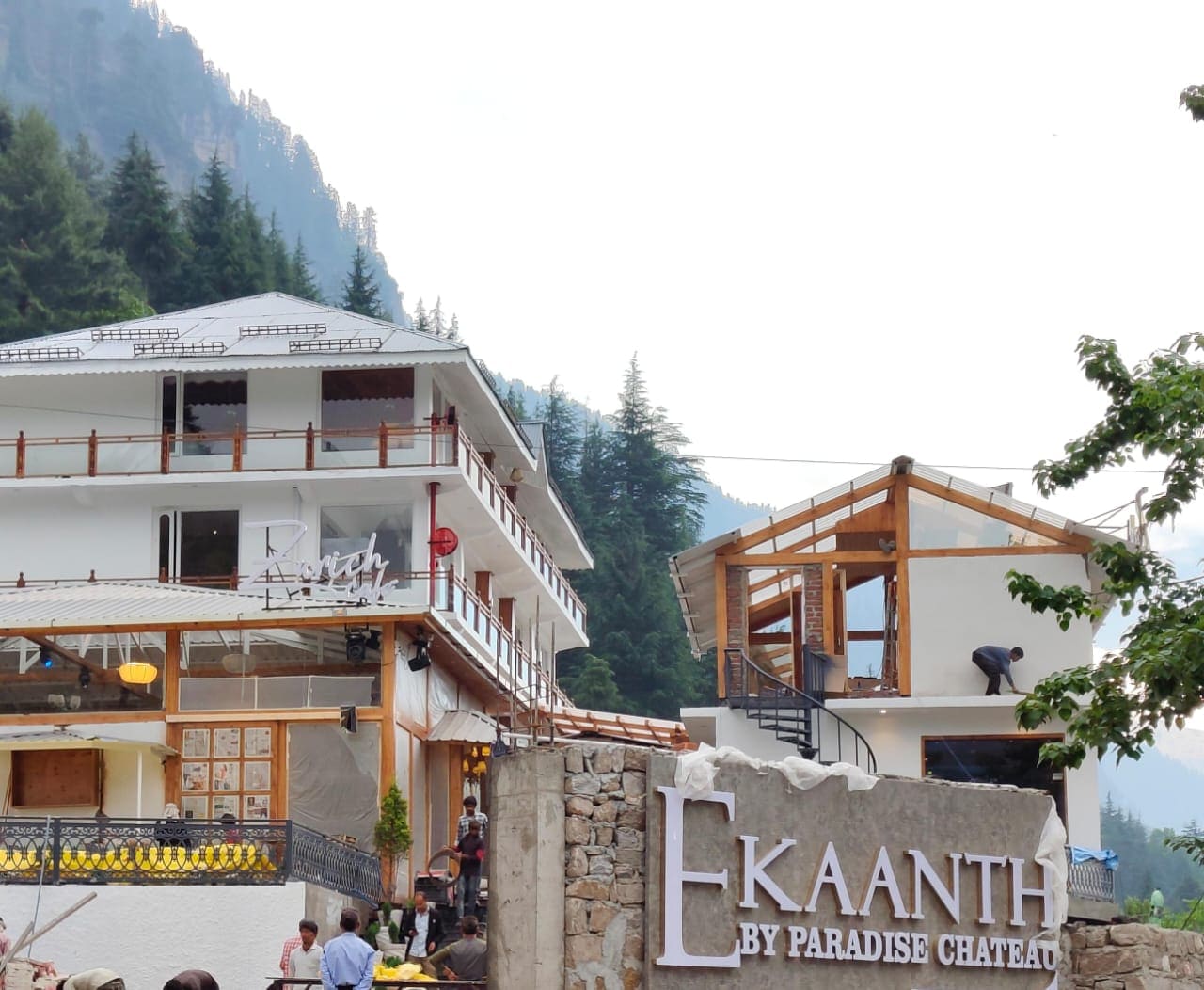 EKAANTH - A Lush Boutique Stay (Rohtang Highway) - Tap to explore photos