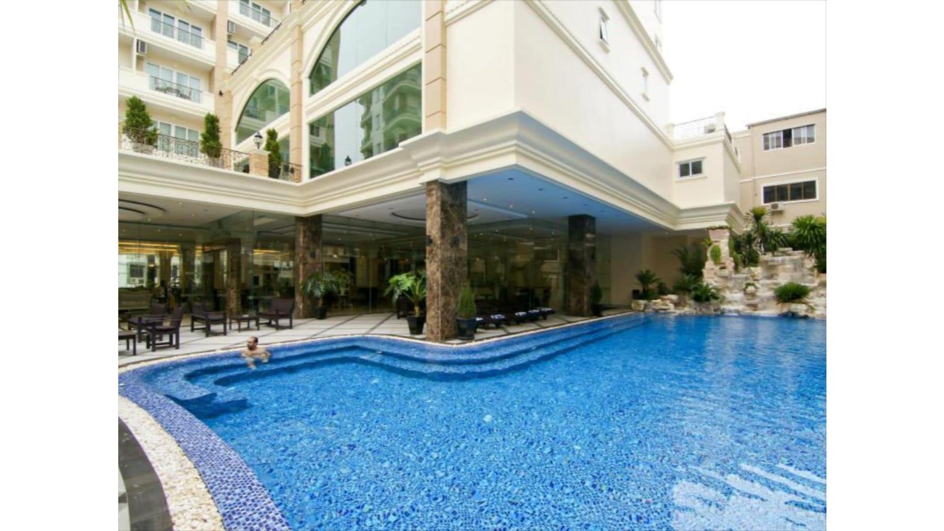 LK Miracle Suite Hotel Pattaya - Tap to explore photos